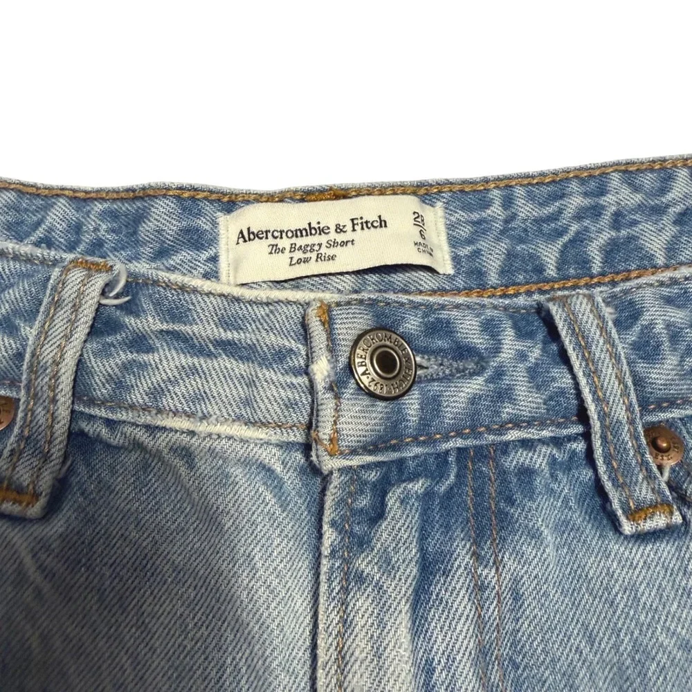 Abercrombie & Fitch Curve Love The Baggy Short Low Rise Distressed Denim 28/6